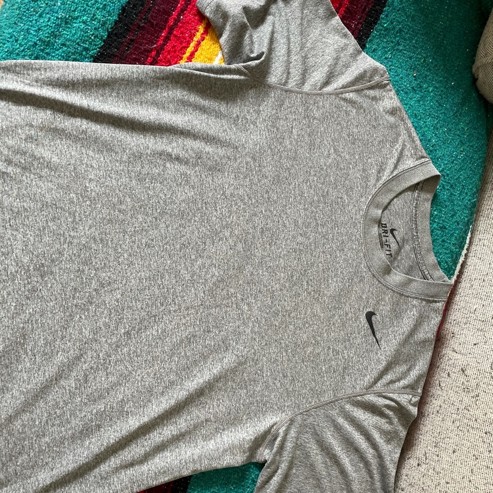 Nike Dri Fit - Picture 2 of 3